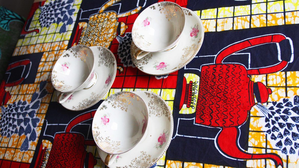 Kleurrijke eettafel Yebba Styling